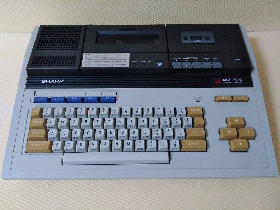 Sharp MZ-700 - Retro IT Museum ARAD